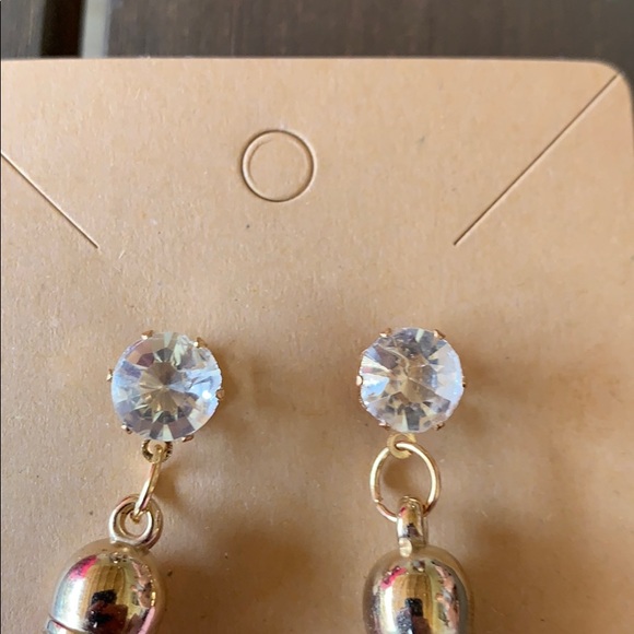 FASHION EARRINGS - Picture 2 of 3